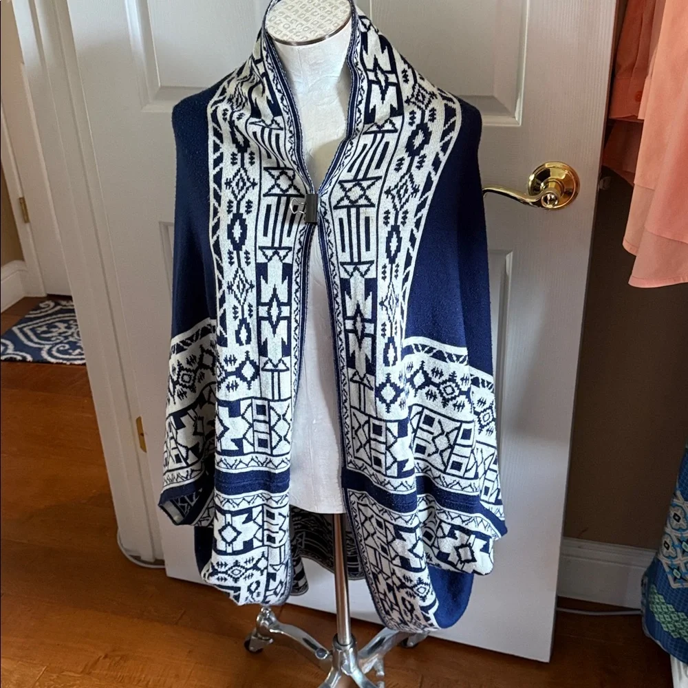 Women’s Southwestern Aztec Print Oversized Poncho Wrap Navy/Cream Reversible